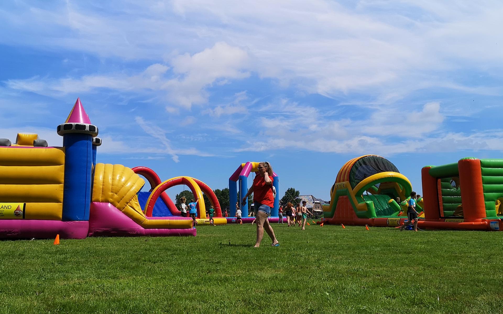 Luchtkussenfestival in Uithuizen - Dagblad van het Noorden